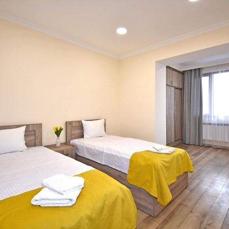 2 Bedroom Apartment, Quiet And Spacious Γιερεβάν Εξωτερικό φωτογραφία