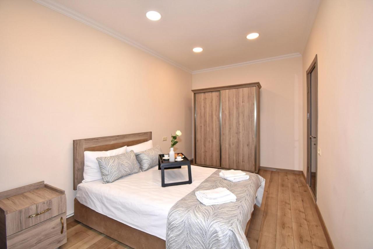 2 Bedroom Apartment, Quiet And Spacious Γιερεβάν Εξωτερικό φωτογραφία