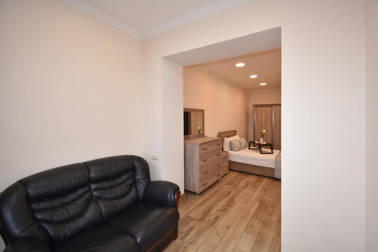2 Bedroom Apartment, Quiet And Spacious Γιερεβάν Εξωτερικό φωτογραφία