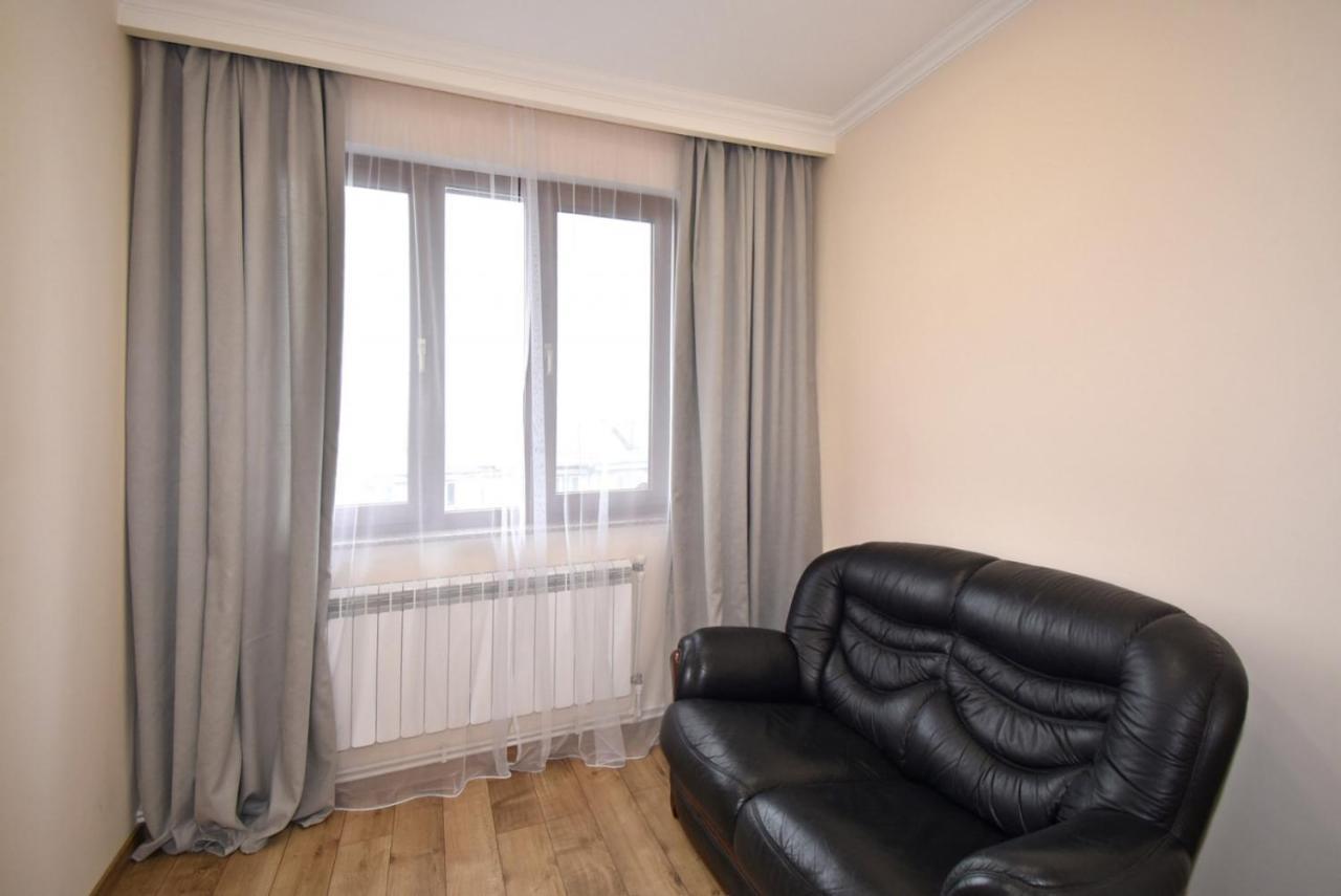 2 Bedroom Apartment, Quiet And Spacious Γιερεβάν Εξωτερικό φωτογραφία