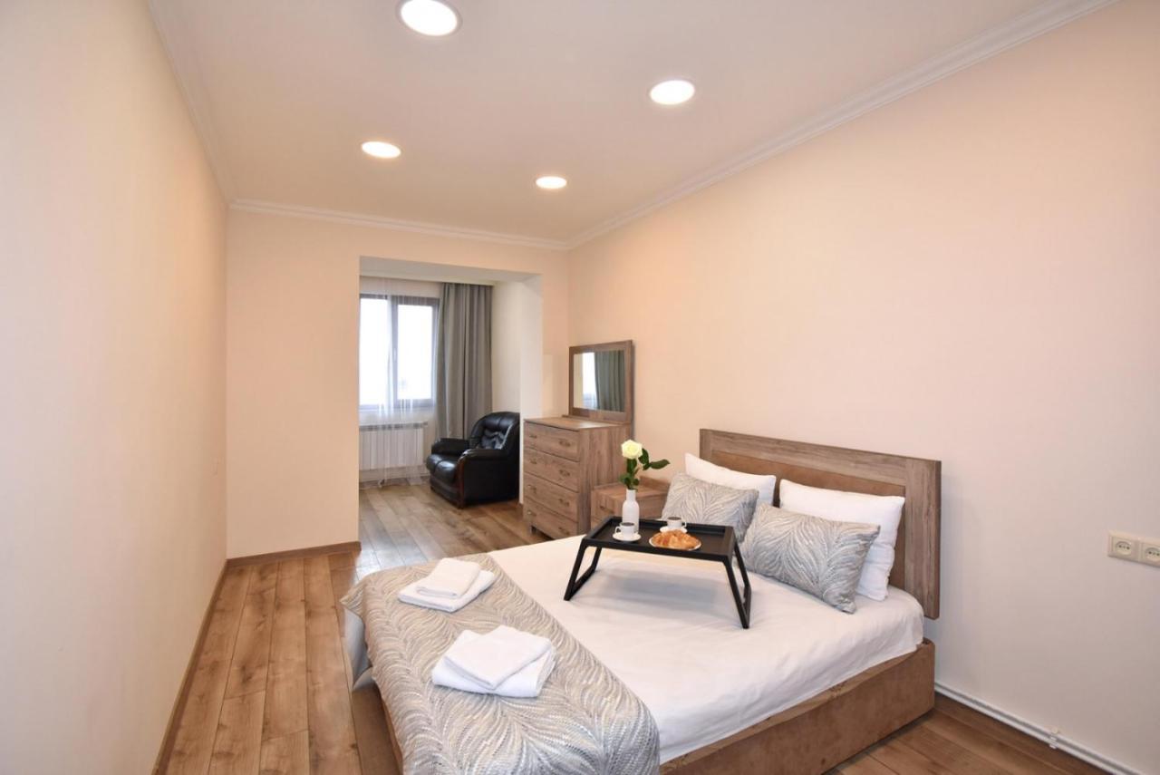 2 Bedroom Apartment, Quiet And Spacious Γιερεβάν Εξωτερικό φωτογραφία