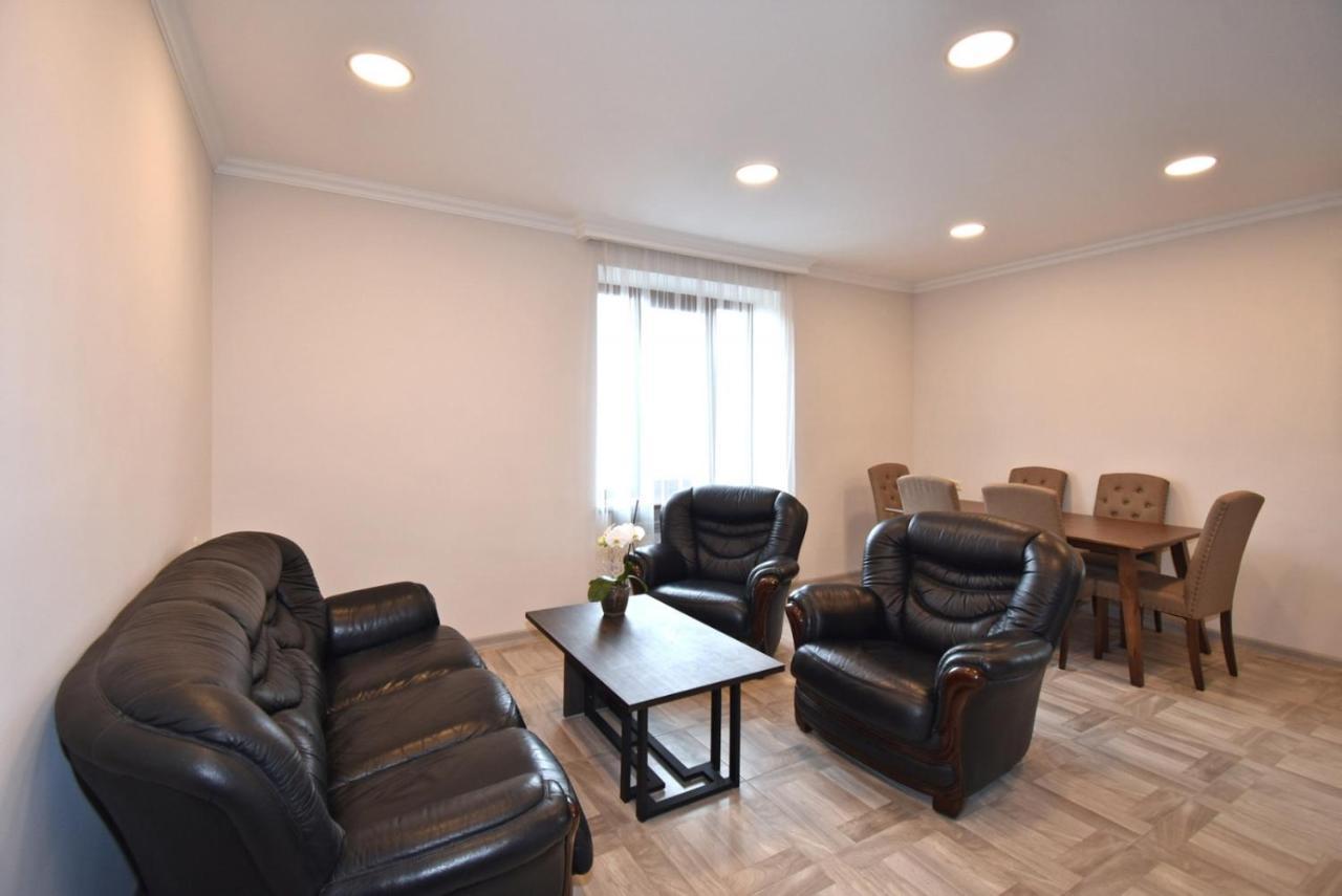 2 Bedroom Apartment, Quiet And Spacious Γιερεβάν Εξωτερικό φωτογραφία