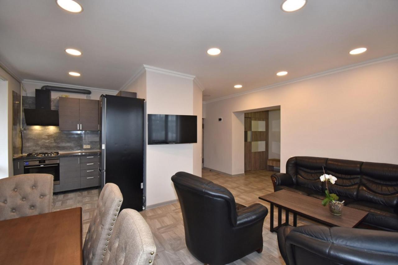 2 Bedroom Apartment, Quiet And Spacious Γιερεβάν Εξωτερικό φωτογραφία